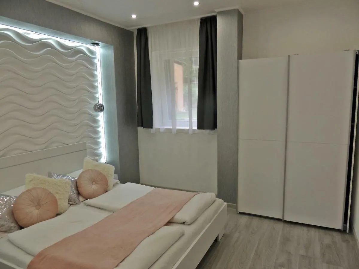 Csiky Apartman Apartment Eger
