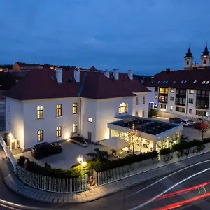 1552 Boutique Отель