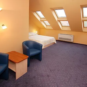 Pensjonat Tuenderpart Vendeghaz, Eger