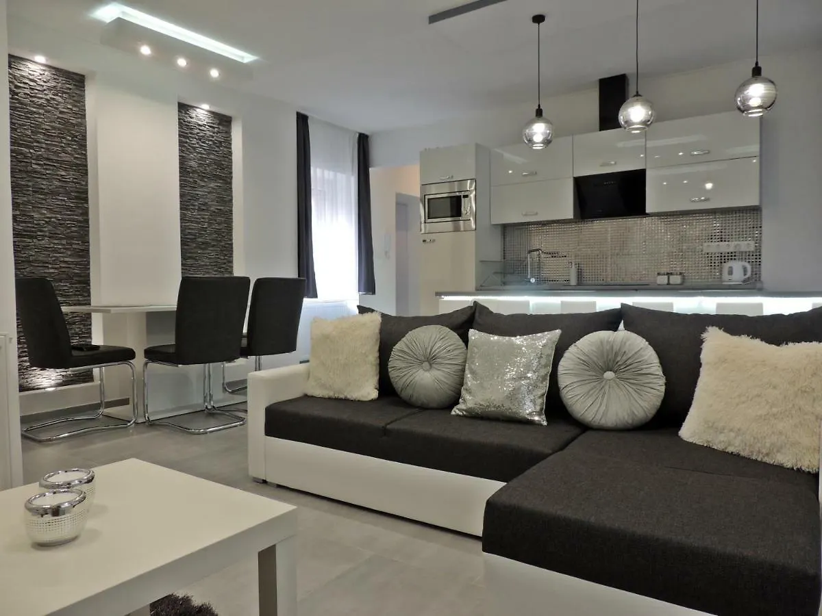 Csiky Apartman contacts