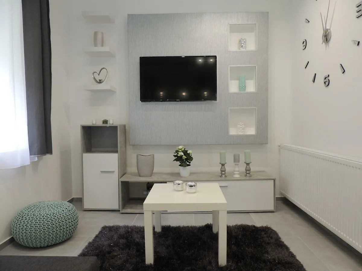 Csiky Apartman Apartment Eger